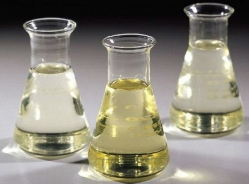 yellow_transparent_liquid_oleic_acid_in_flasks